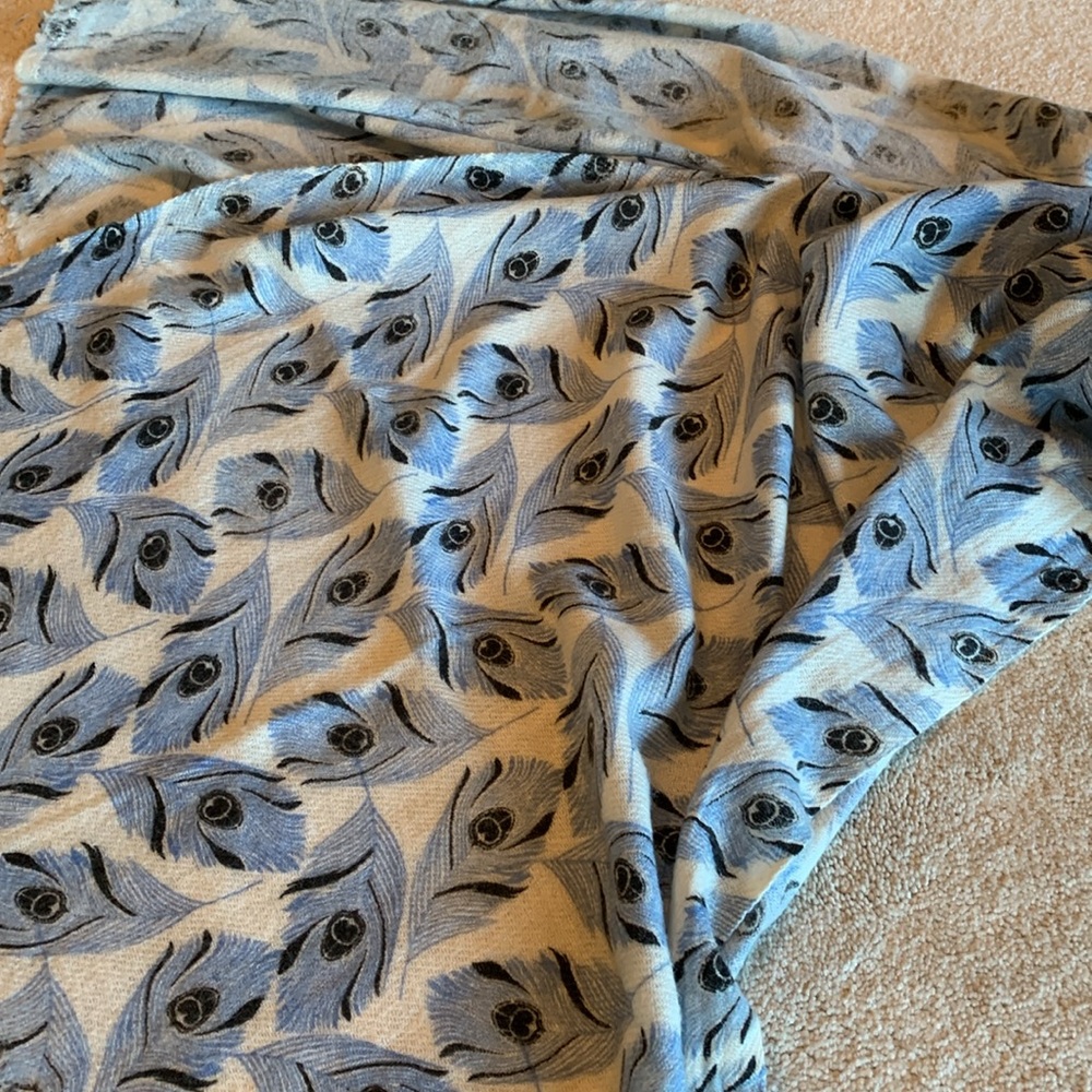 Cashmere scarf feathers gift